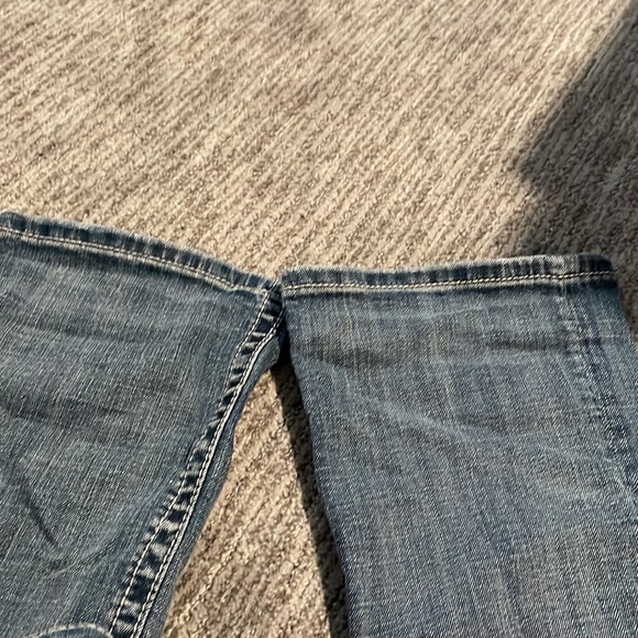 Miss Me boot cut jeans with diamond pockets and on the back waist band. - Picture 4 of 5